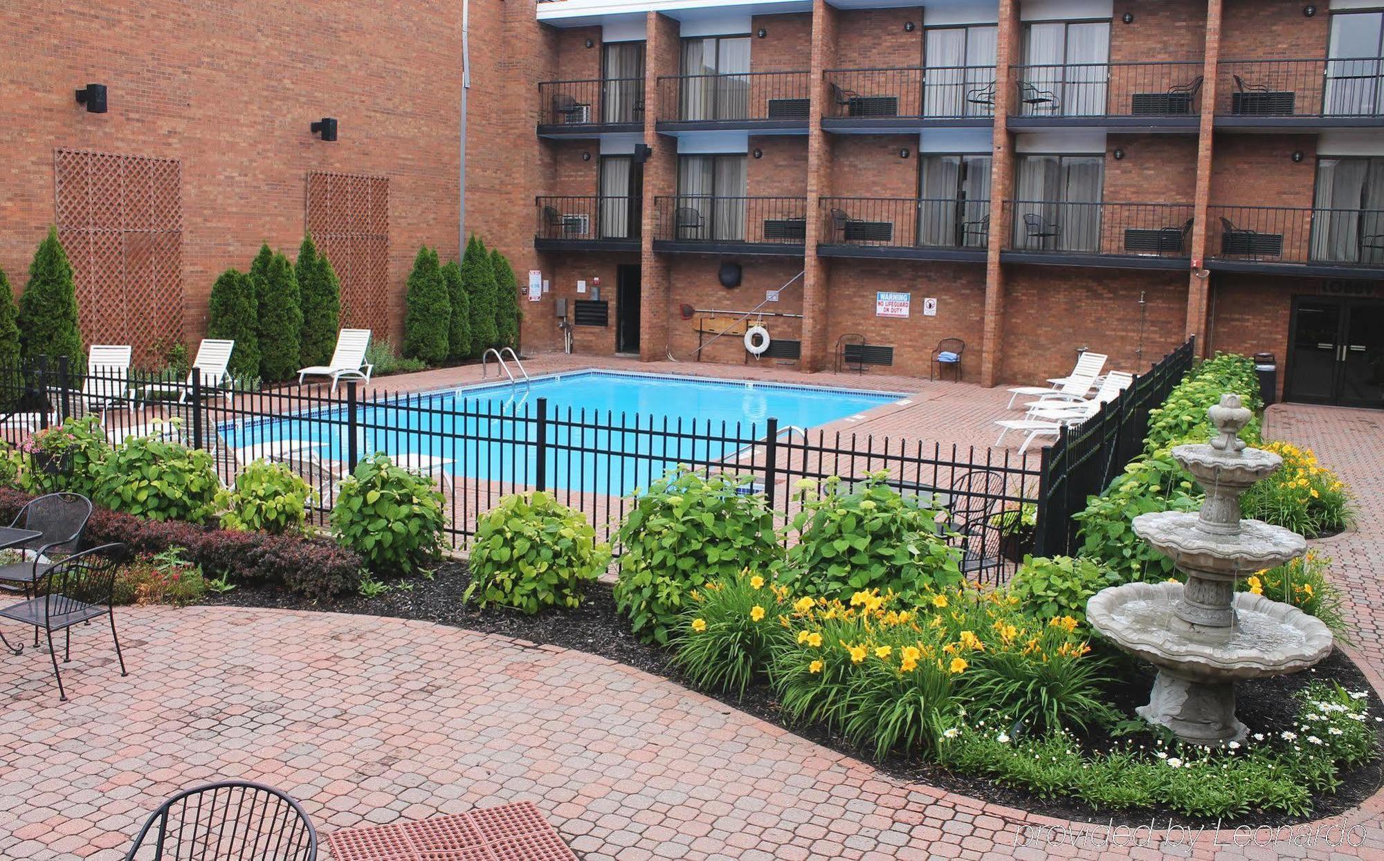Four Points By Sheraton Detroit Novi Exterior photo