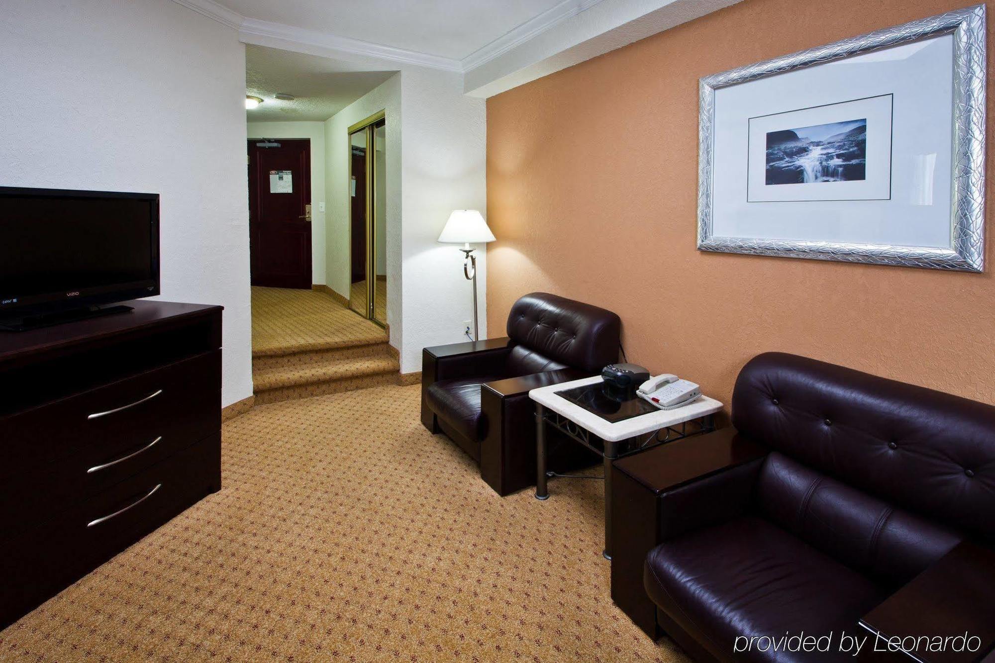 Four Points By Sheraton Detroit Novi Room photo